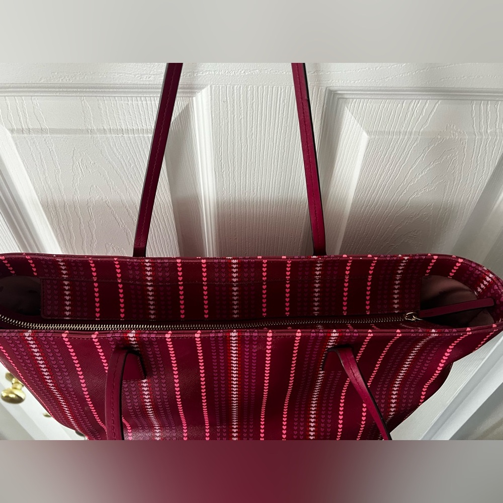 Kate Spade ECU Margareta Cranberry Heart X-large Tote - Picture 4 of 16